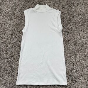 Never worn Gap sleeveless White Turtleneck Top